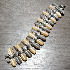 Vintage Lisner Thermoset 7" Bracelet